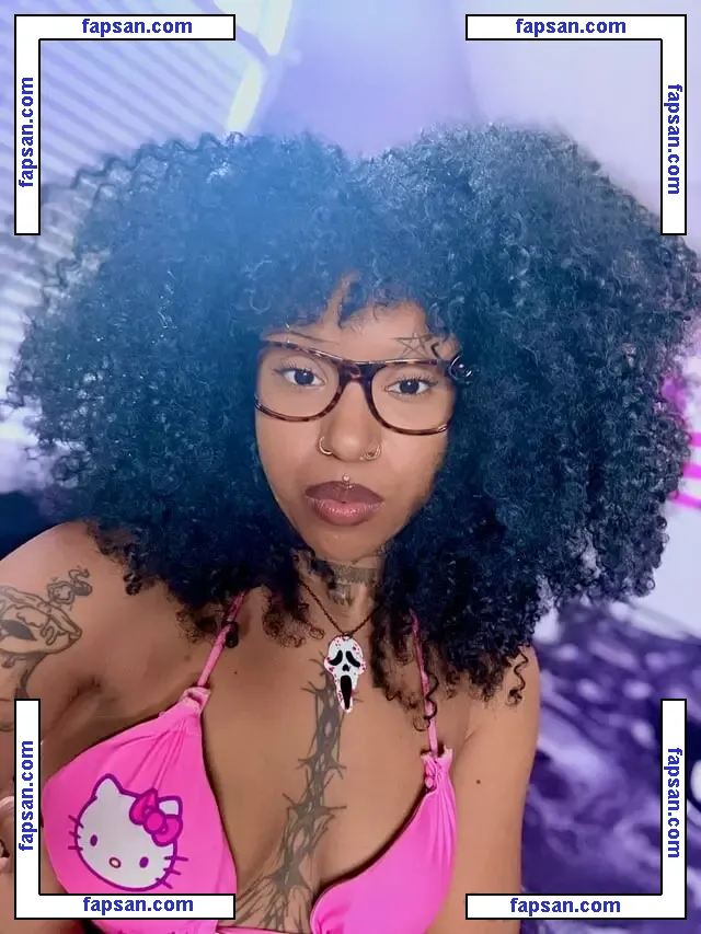 Miss Spookie голая фото #0001 с Онлифанс