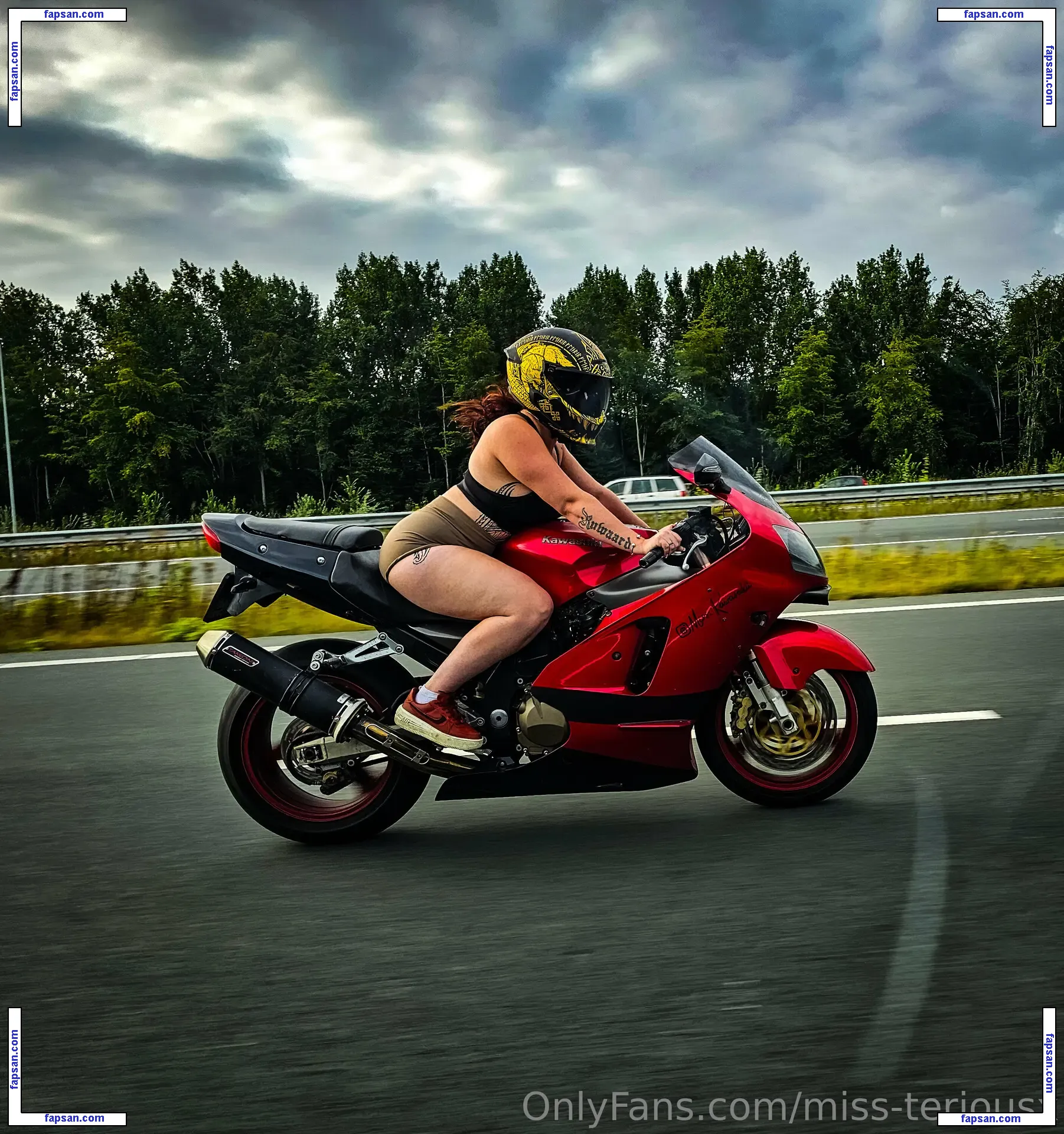 miss-teriousx nude photo #0014 from OnlyFans