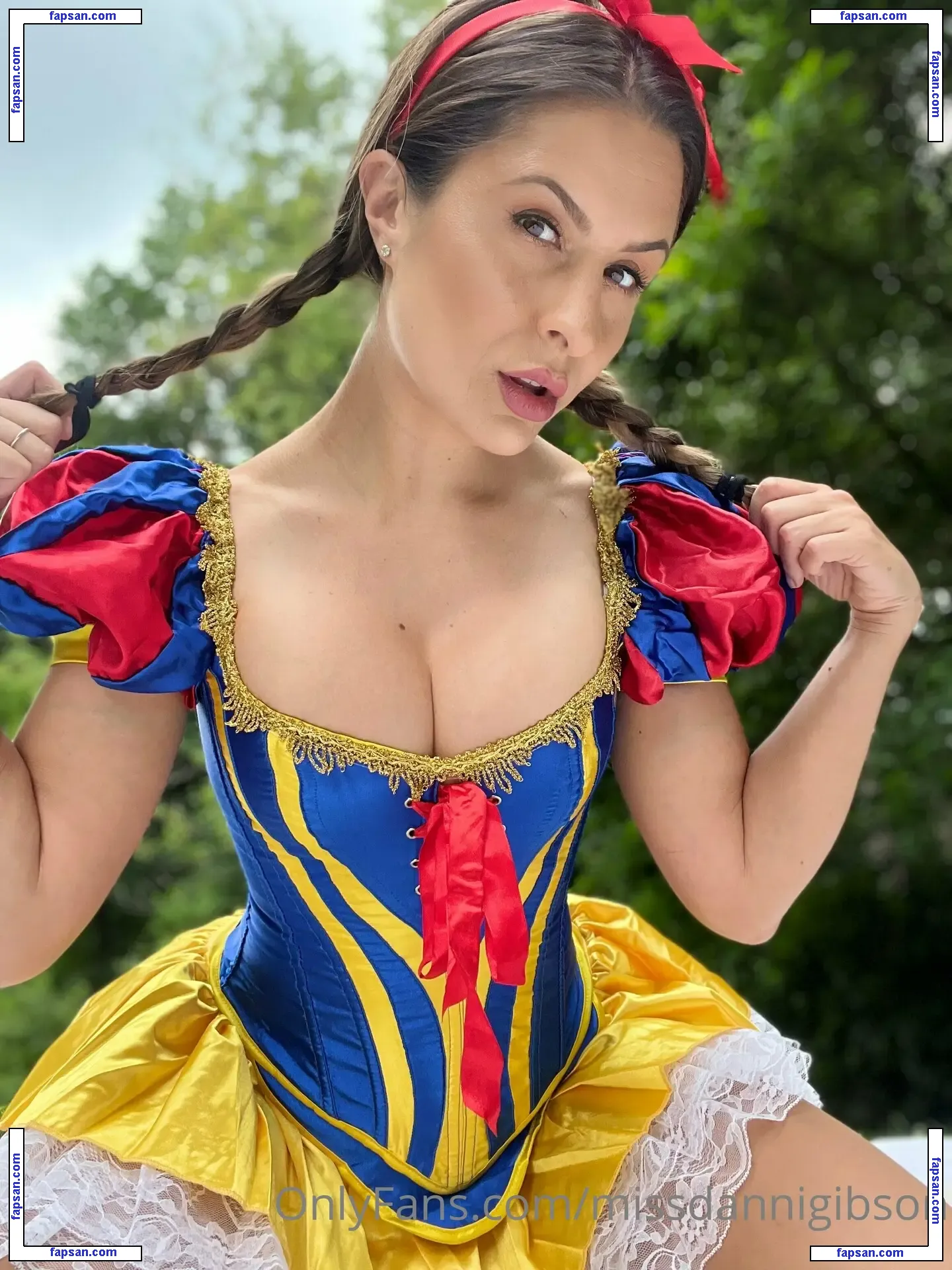 missdannigibson голая фото #0002 с Онлифанс