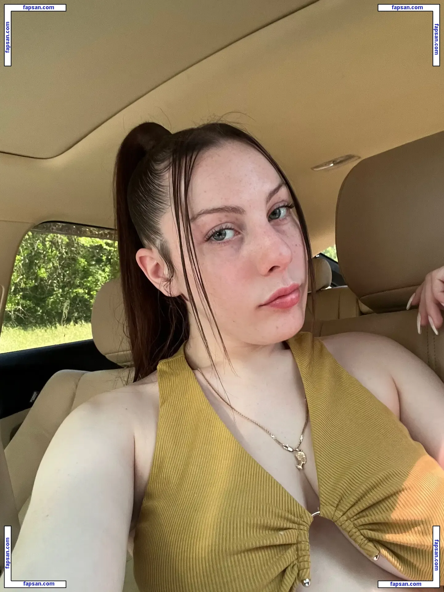 misslivalittle nude photo #0001 from OnlyFans