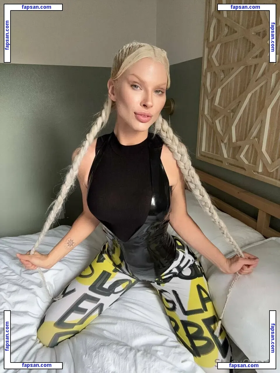 missquartz nude photo #0093 from OnlyFans