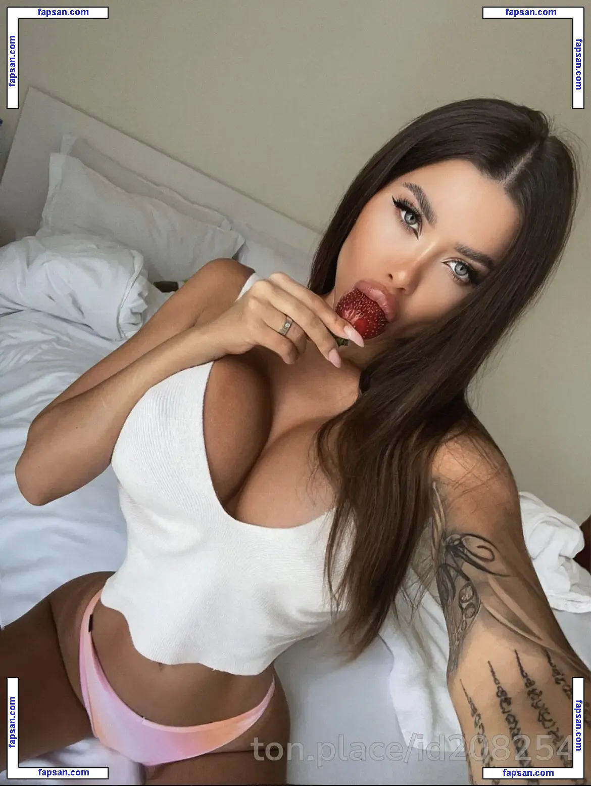 MissValeria nude photo #0002 from OnlyFans