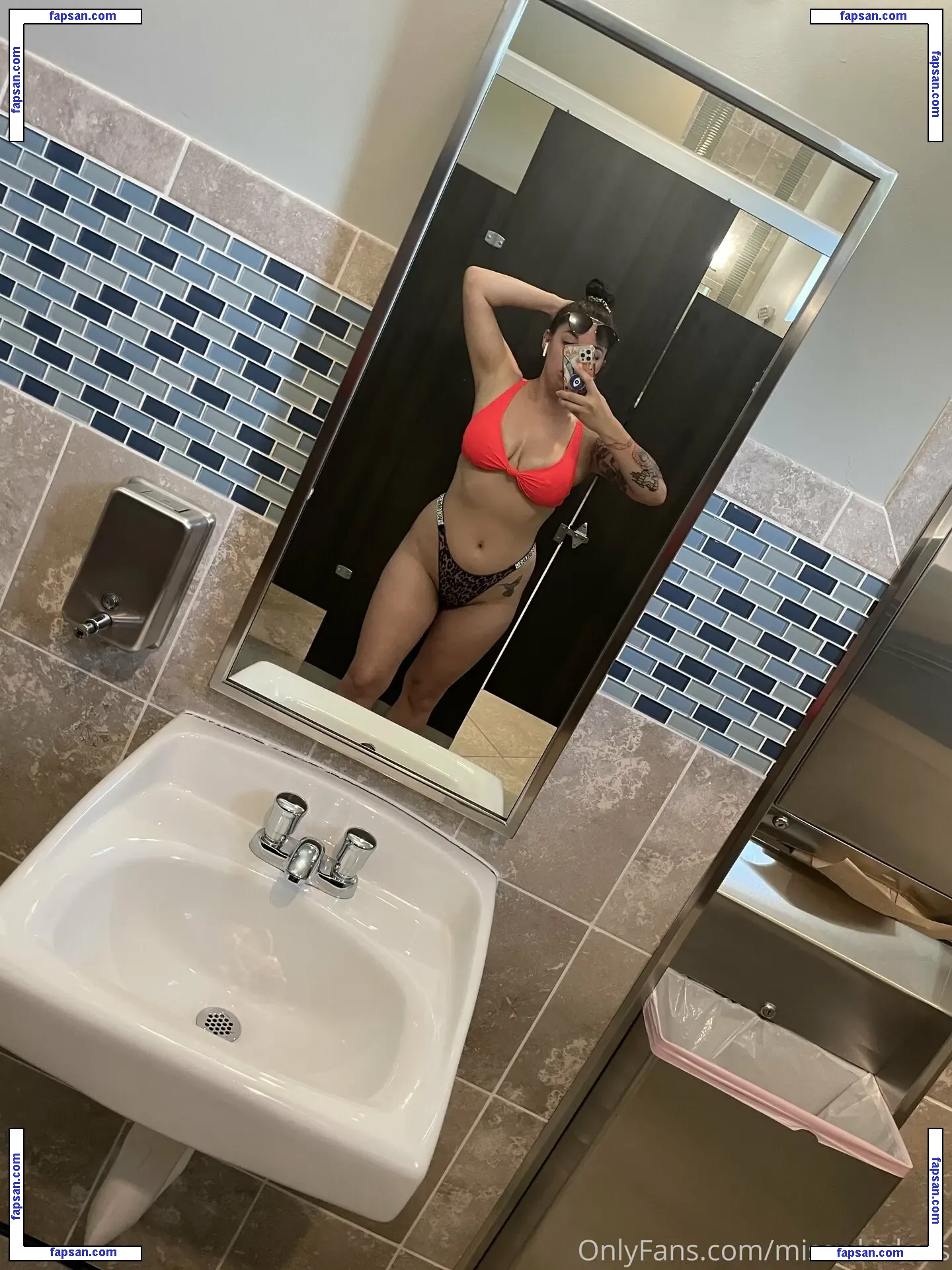 misswhiskers nude photo #0019 from OnlyFans