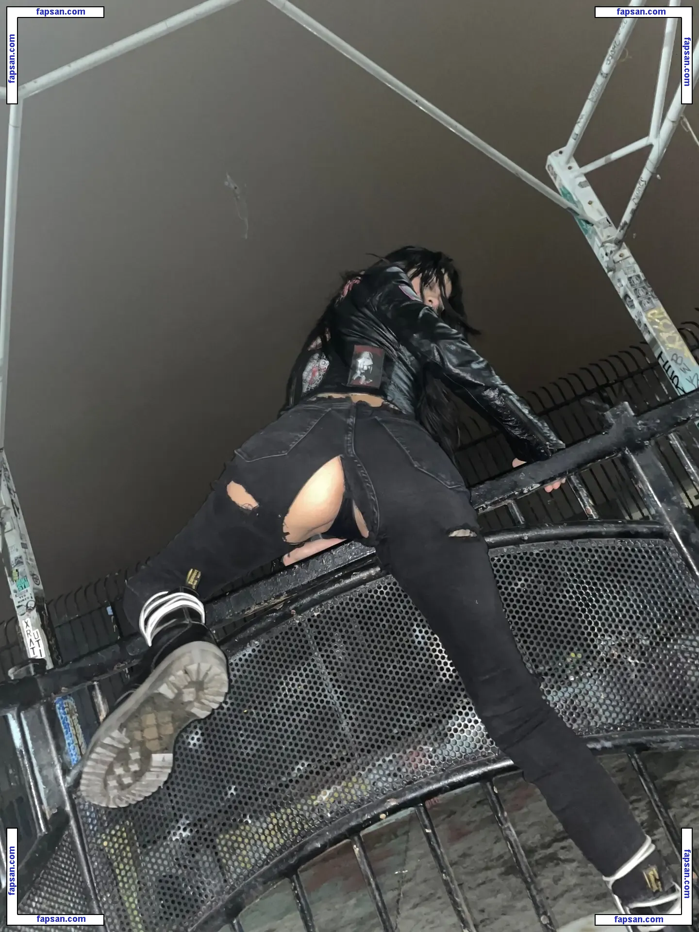 mistressnoose голая фото #0003 с Онлифанс