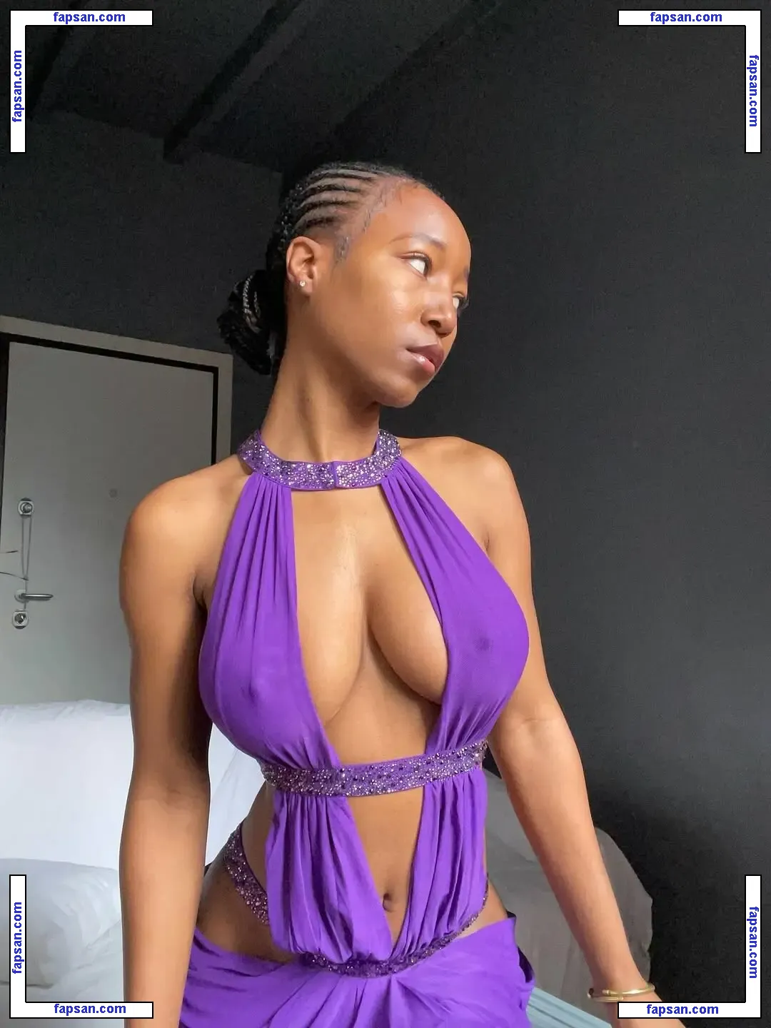 mitchumtanya голая фото #0003 с Онлифанс