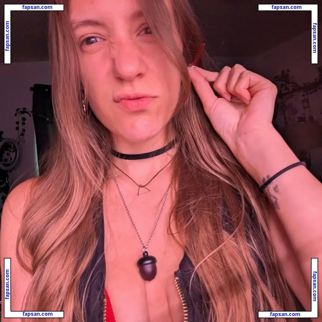 Mithrynkat nude photo #0003 from OnlyFans