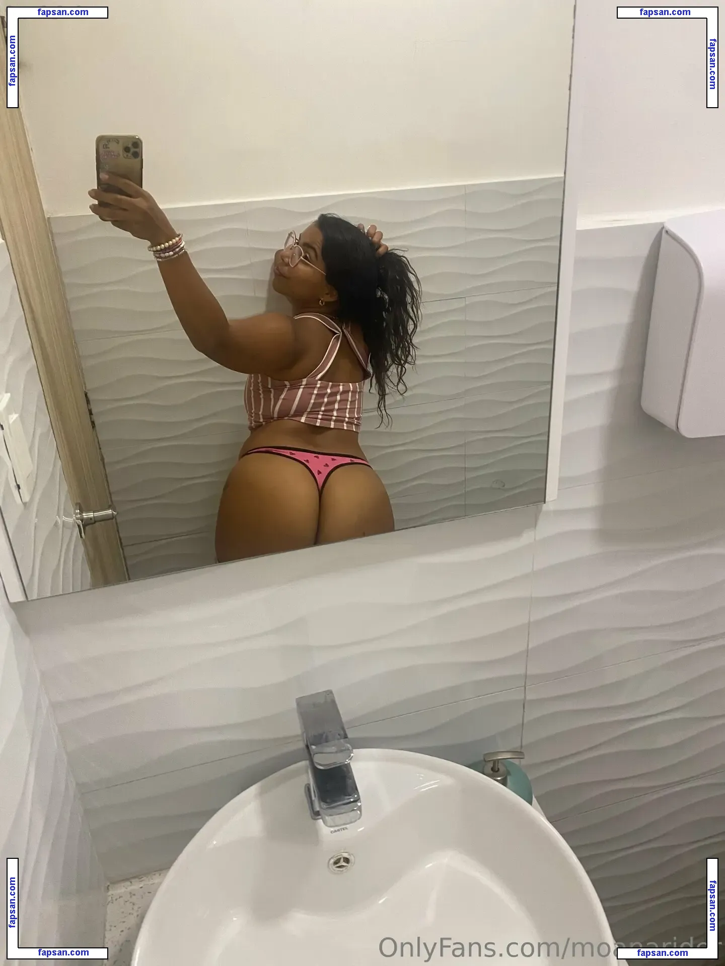 moanarider голая фото #0010 с Онлифанс