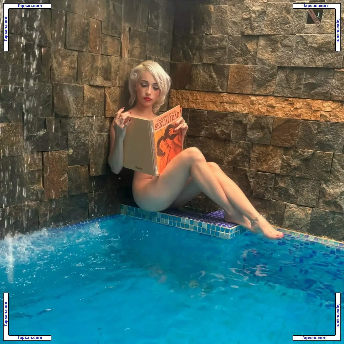 Mochidolll (Veroodle) nude photo #0009 from OnlyFans