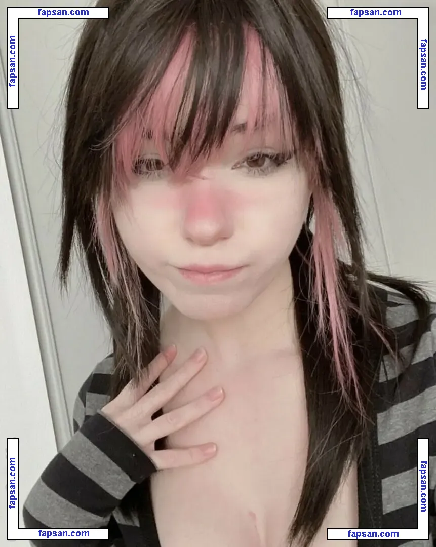 Moeponz / Cherryponz / Frill nude photo #0013 from OnlyFans