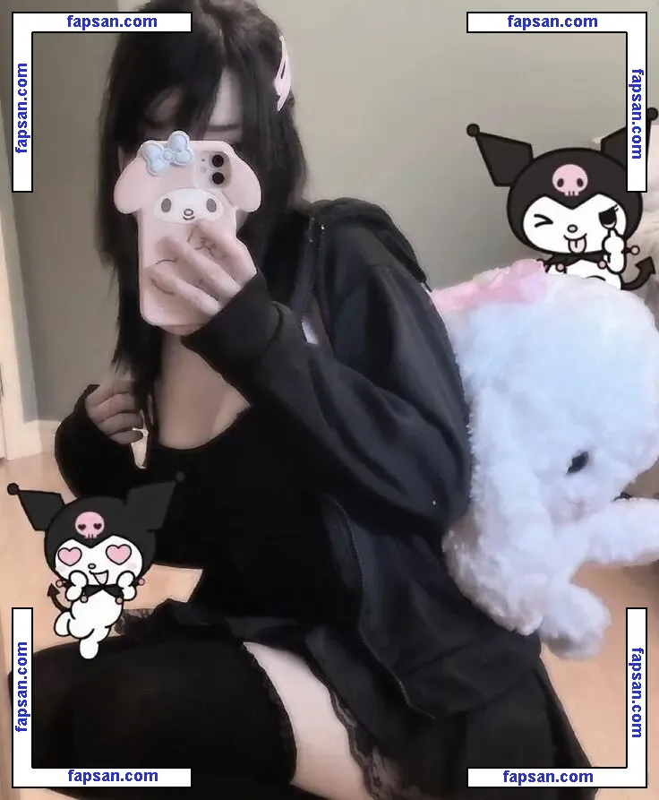 Moeponz голая фото #0003 с Онлифанс