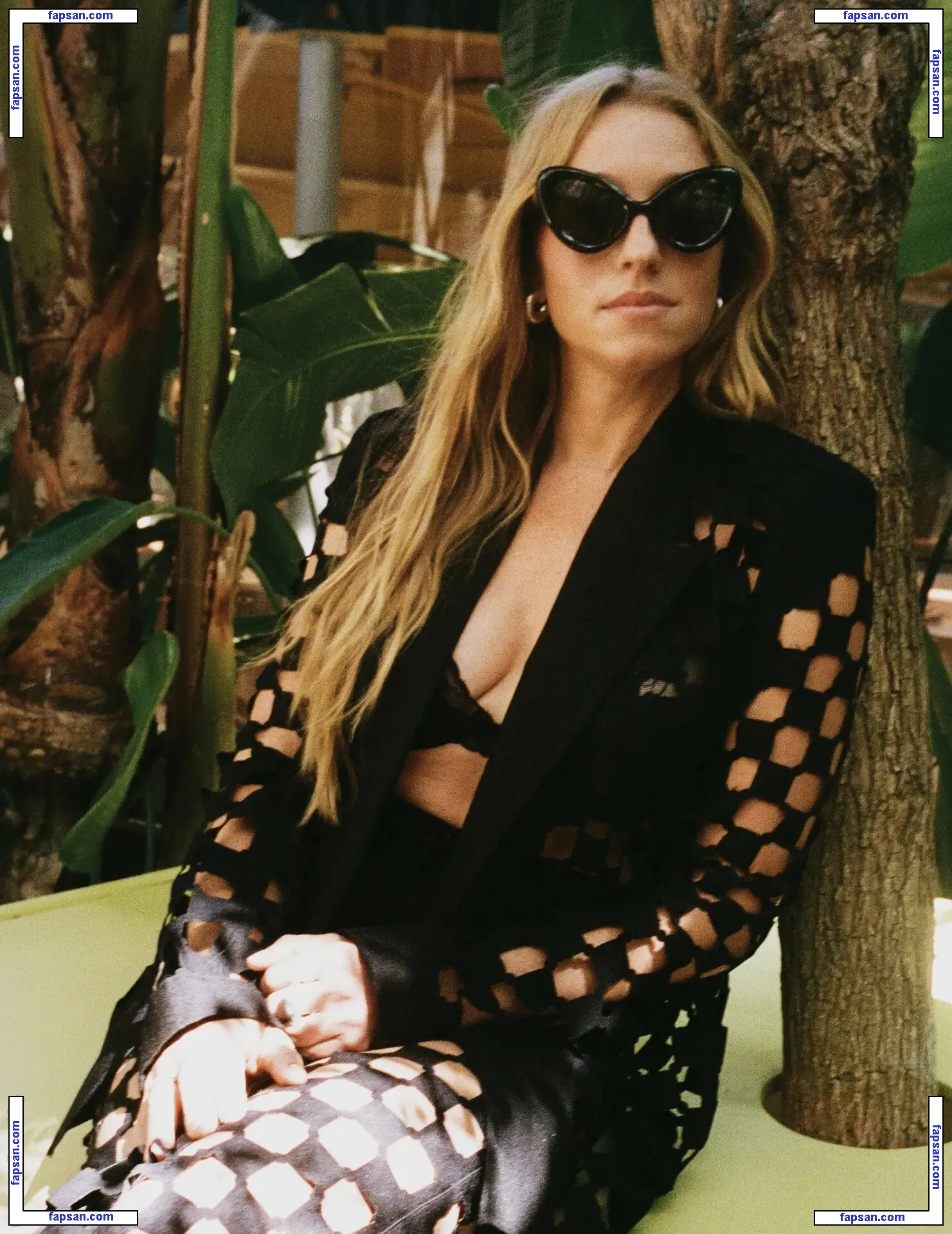 Molly Baz голая фото #0024 с Онлифанс