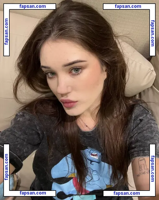 MollyBaby голая фото #0001 с Онлифанс