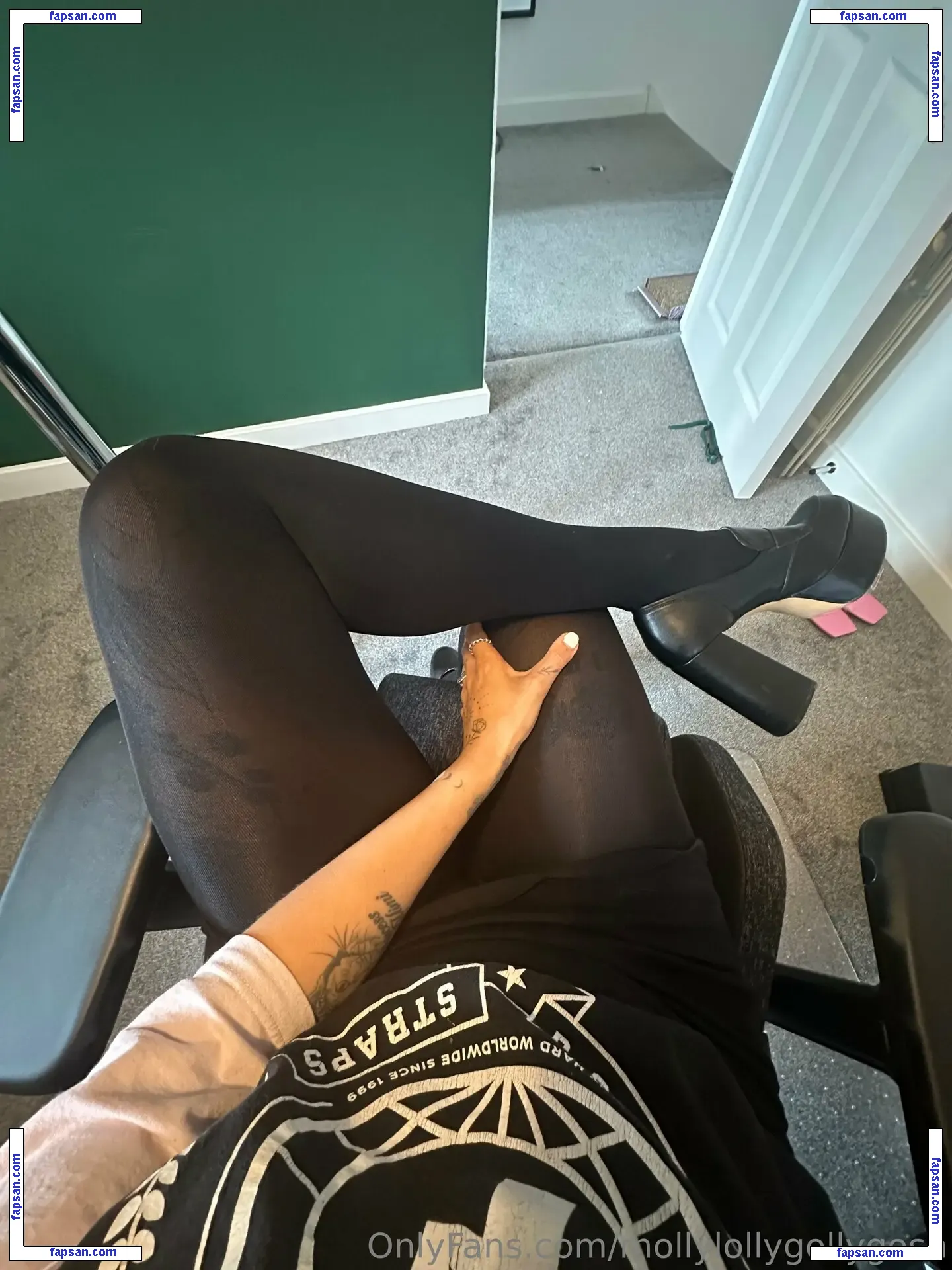 mollylollygollygosh nude photo #0031 from OnlyFans