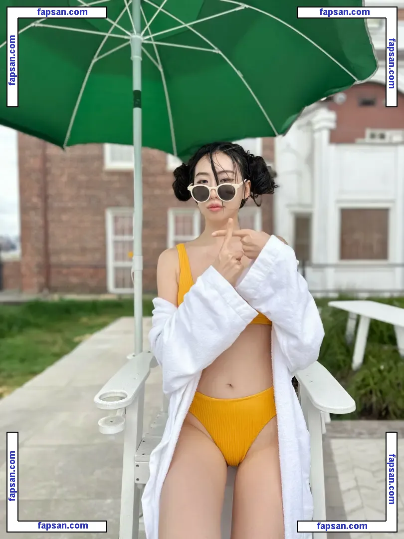mollyshen nude photo #0008 from OnlyFans