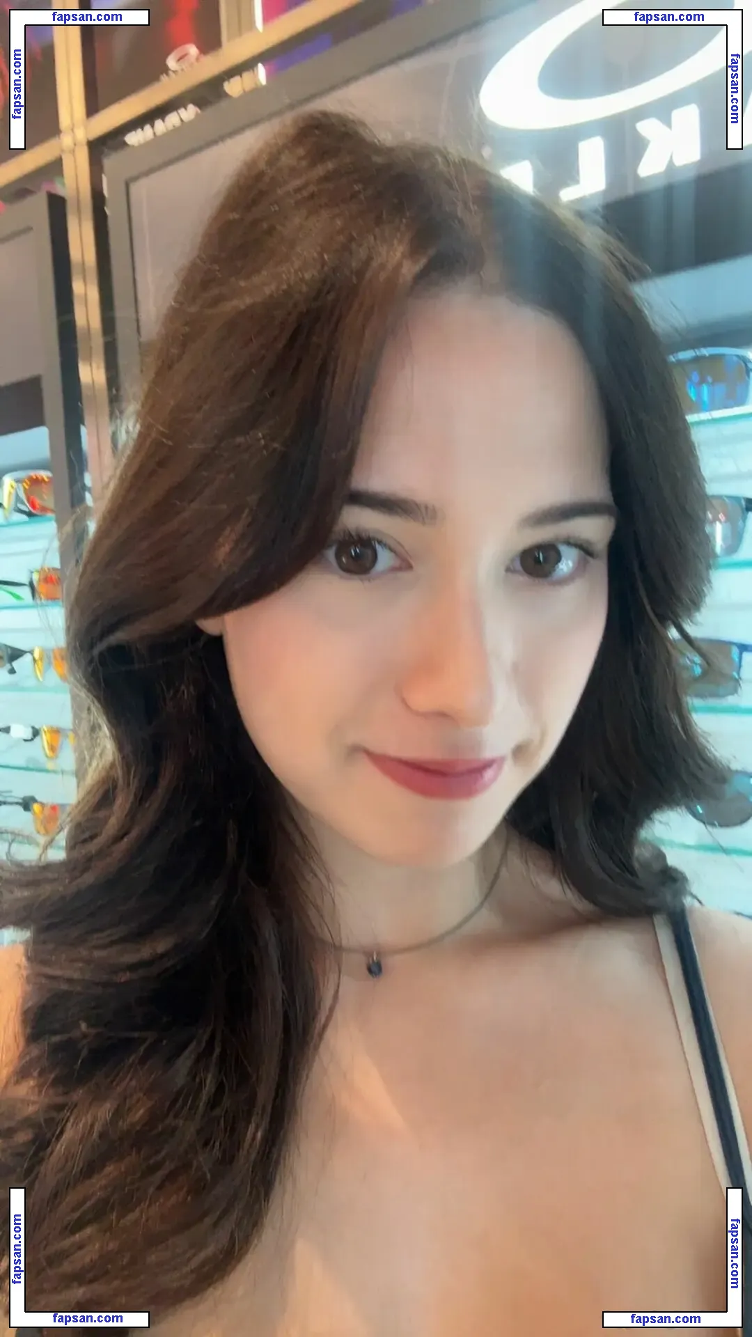 Mollyswes nude photo #0004 from OnlyFans