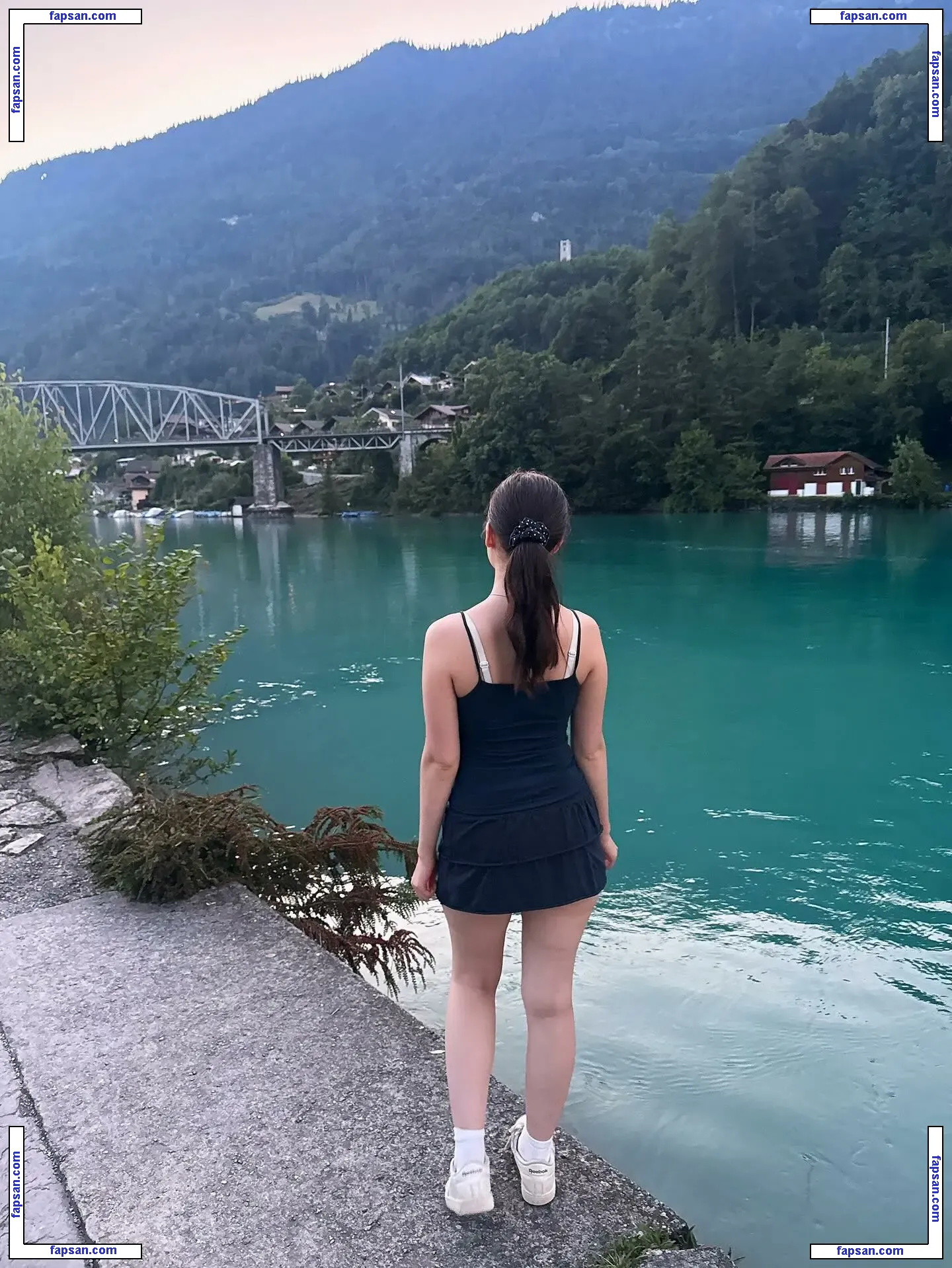 Mollyswes nude photo #0007 from OnlyFans