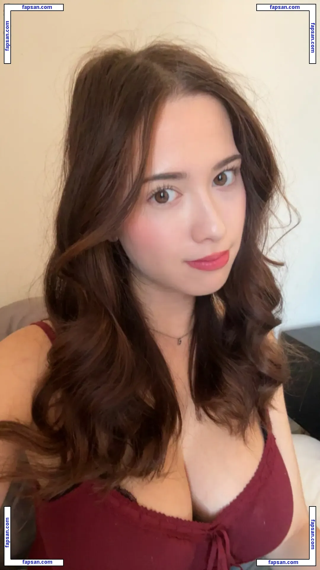 Mollyswes nude photo #0010 from OnlyFans