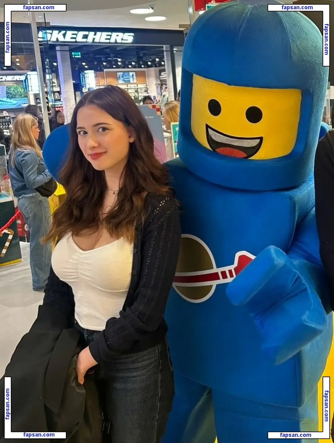 Mollyswes nude photo #0018 from OnlyFans