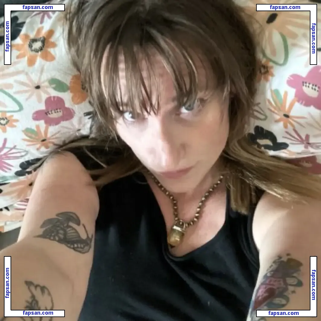 Momf Duty голая фото #0010 с Онлифанс