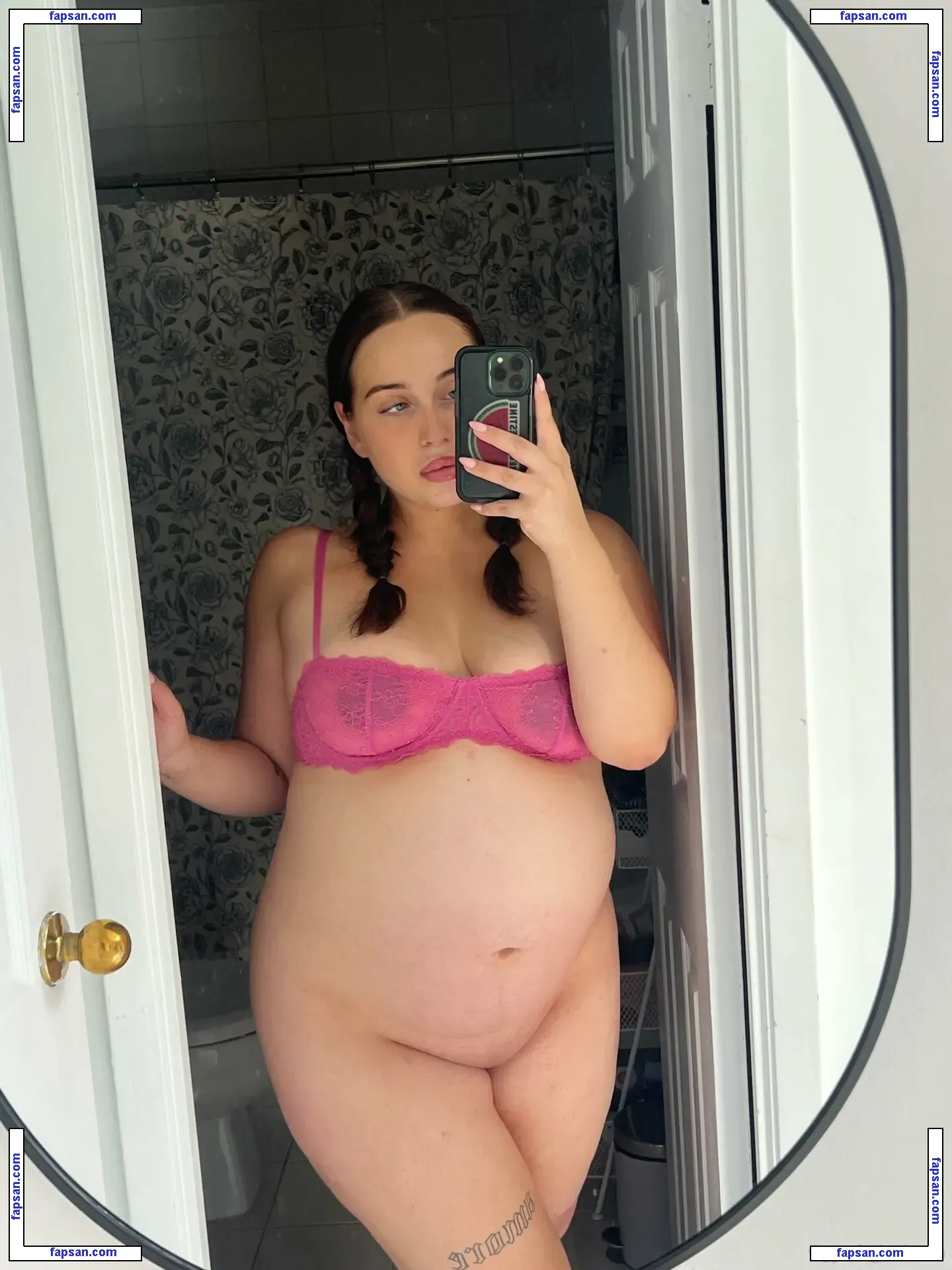 Mommy Kaia nude photo #0003 from OnlyFans