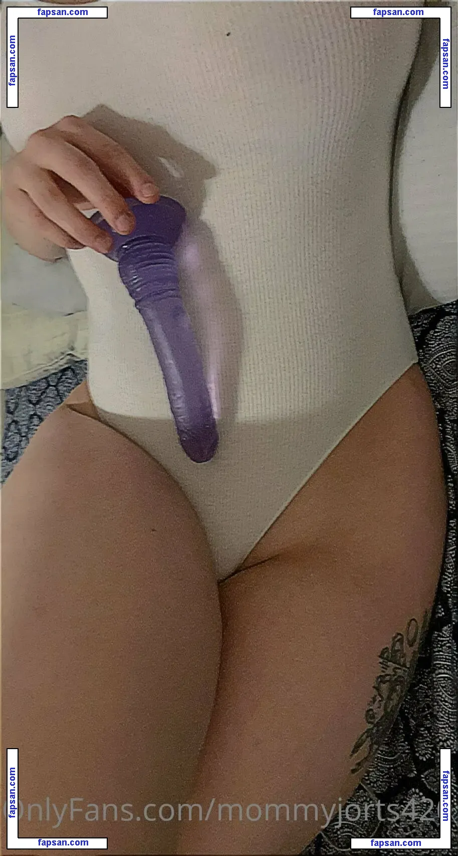 mommyjorts420 nude photo #0024 from OnlyFans