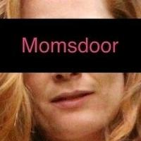 momsdoor