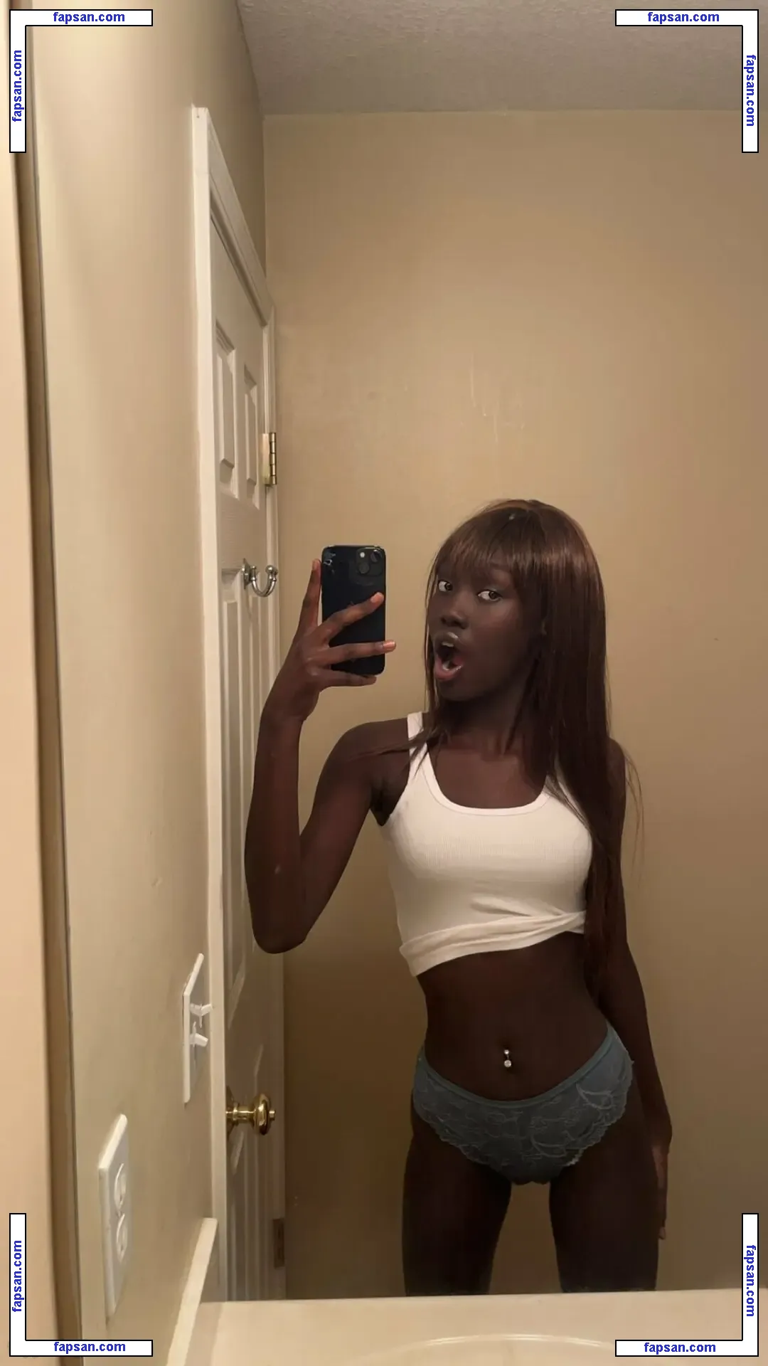 Mona Onyx nude photo #0004 from OnlyFans