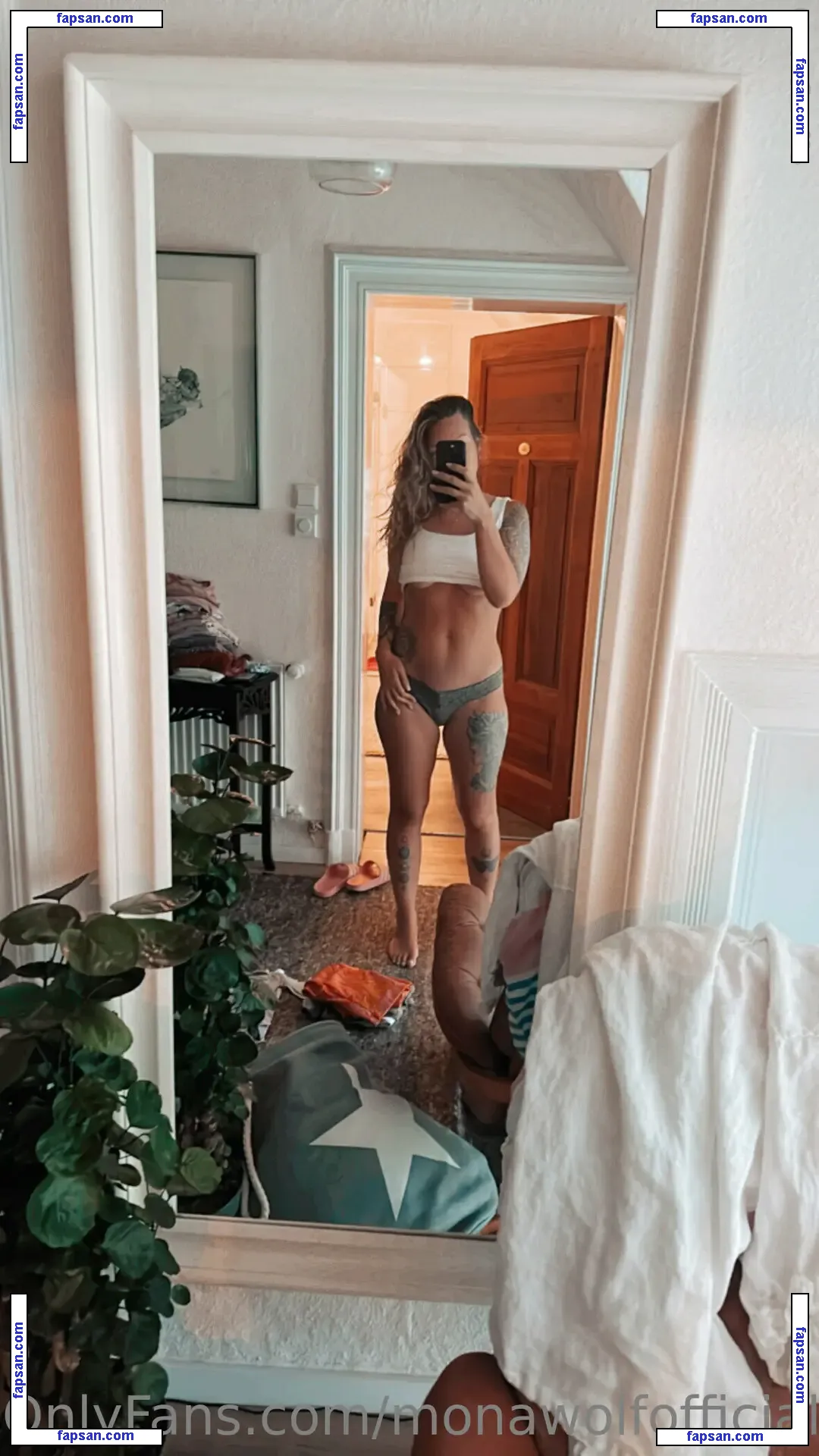 monawolfofficial nude photo #0009 from OnlyFans