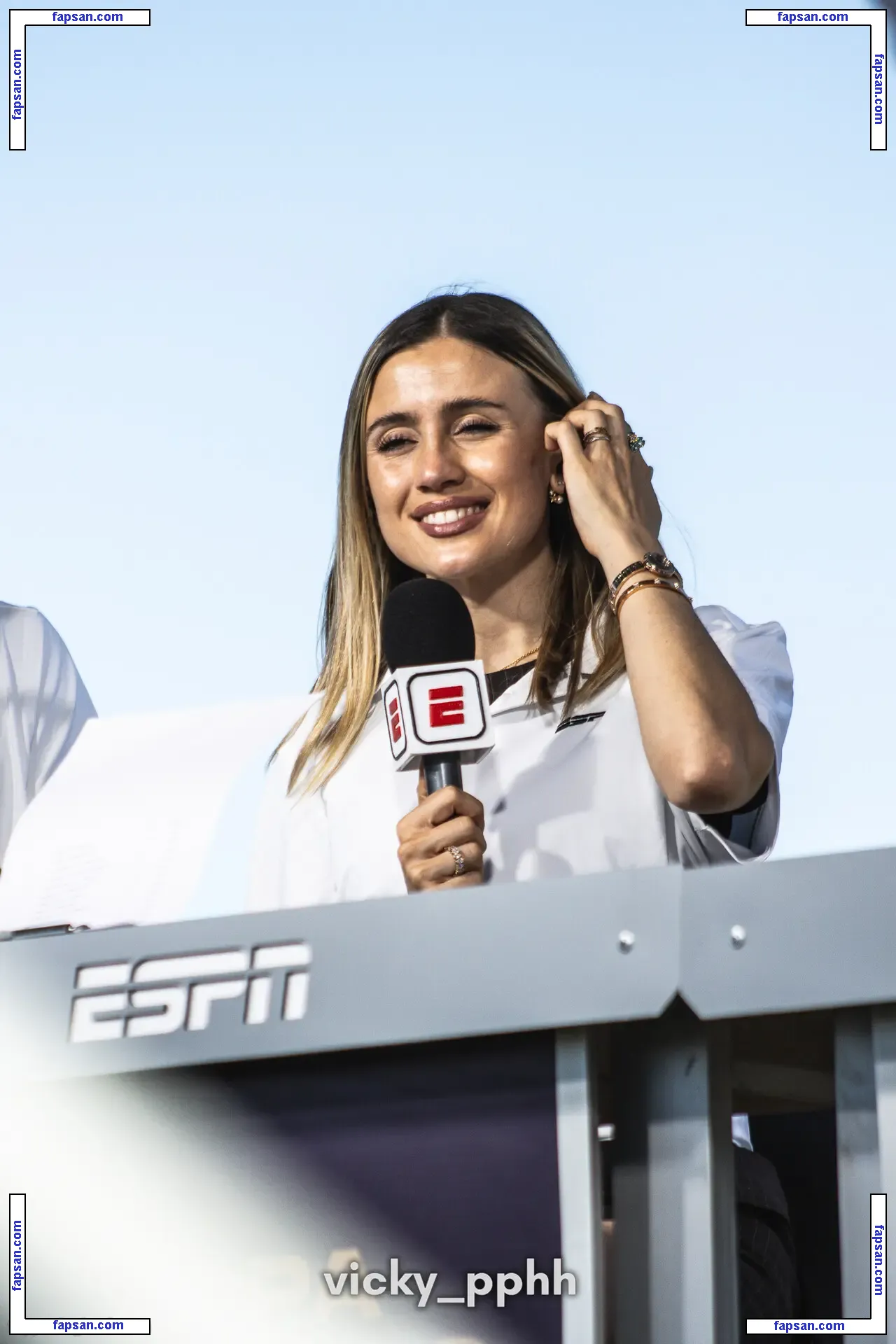 Morena Beltrán голая фото #0057 с Онлифанс