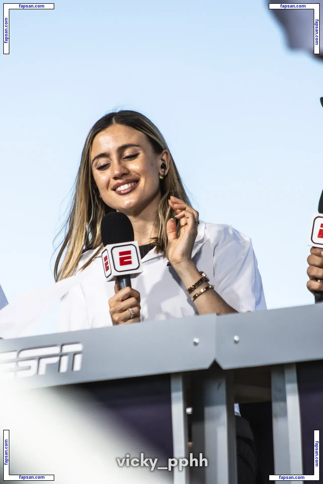 Morena Beltrán голая фото #0062 с Онлифанс