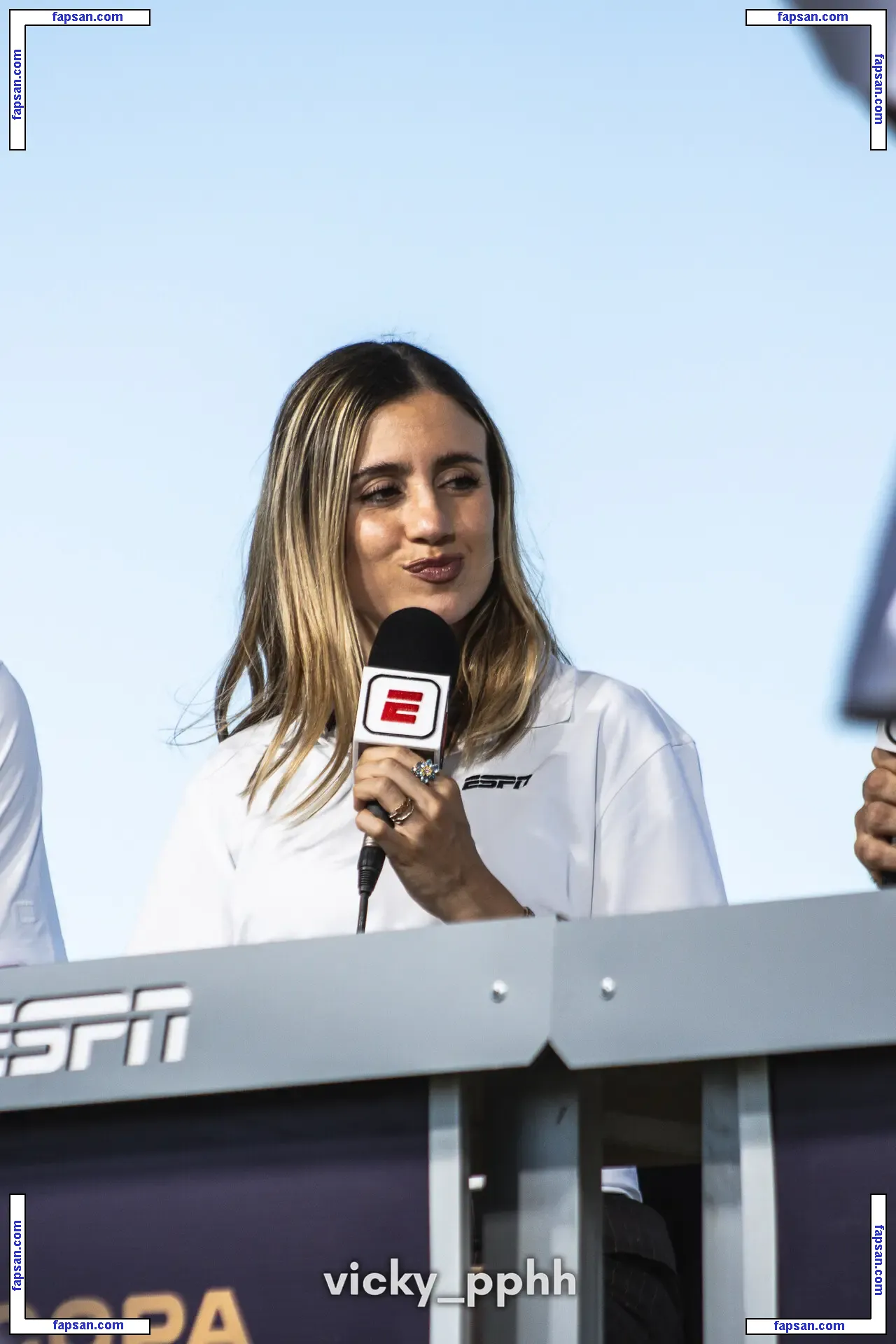 Morena Beltrán голая фото #0064 с Онлифанс