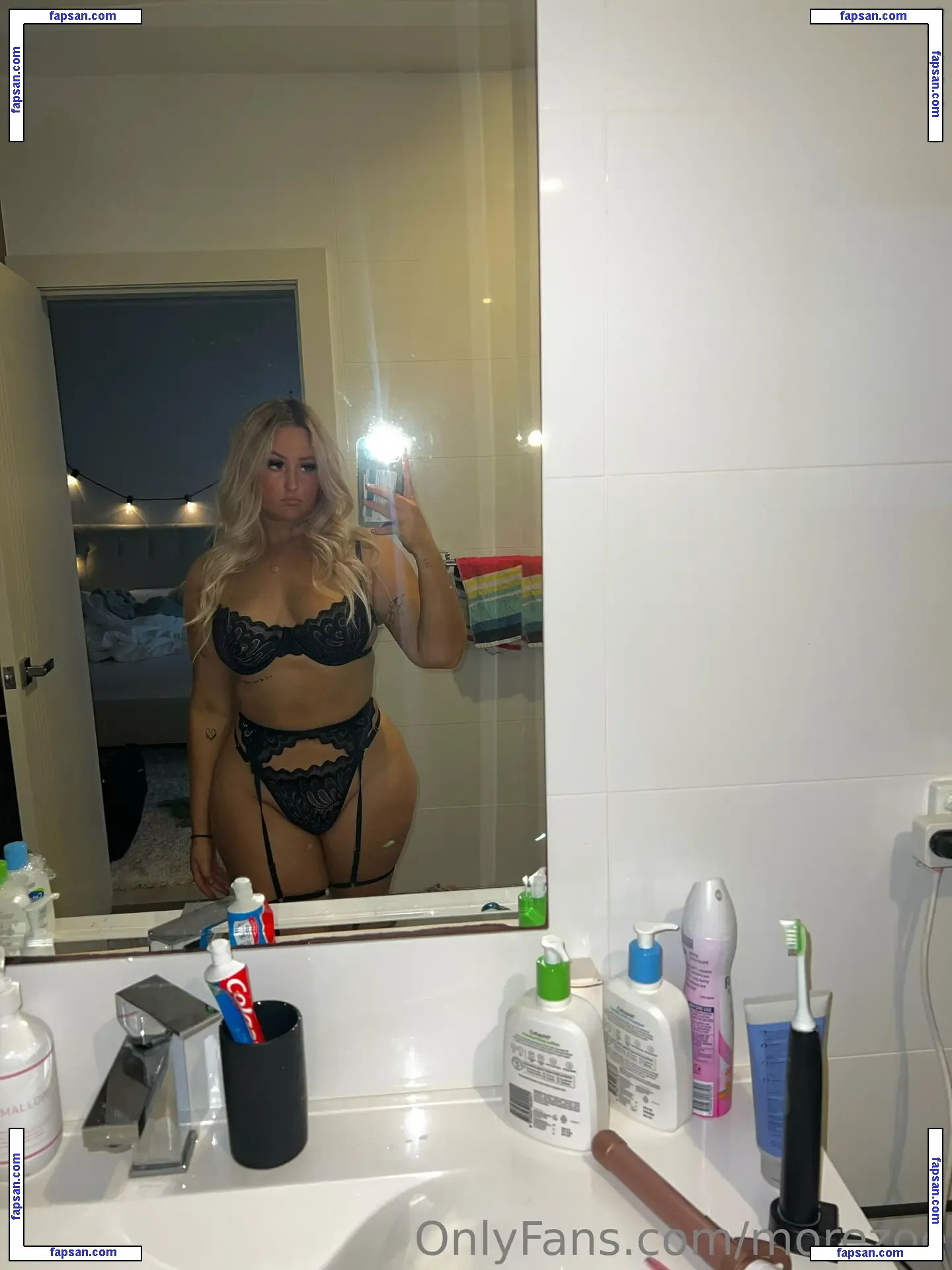 morezoe nude photo #0039 from OnlyFans