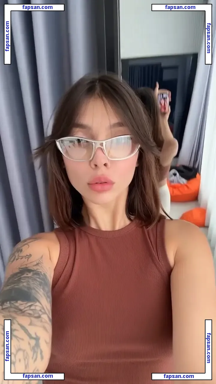 Morphiturata nude photo #0011 from OnlyFans