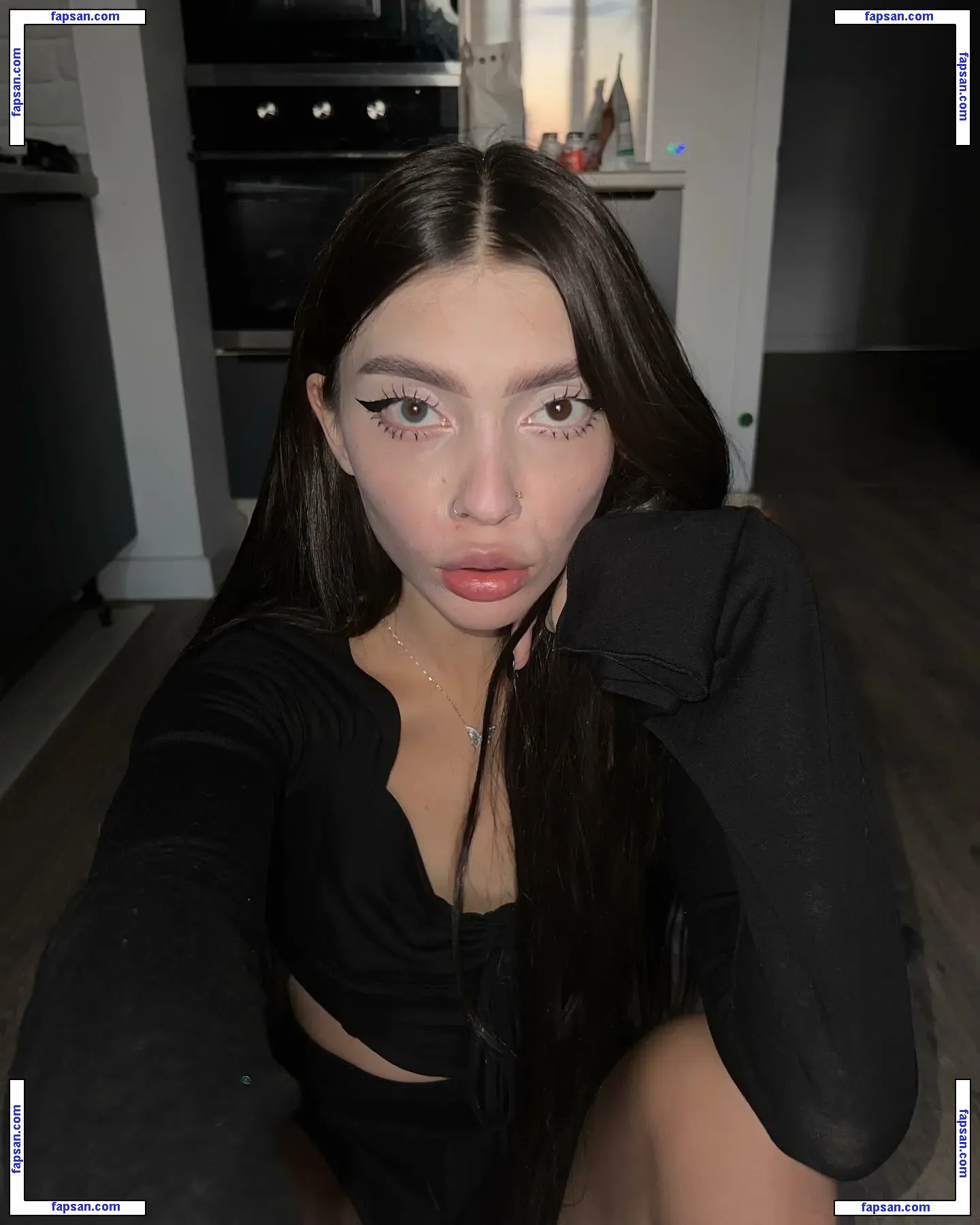 Morphiturata nude photo #0020 from OnlyFans