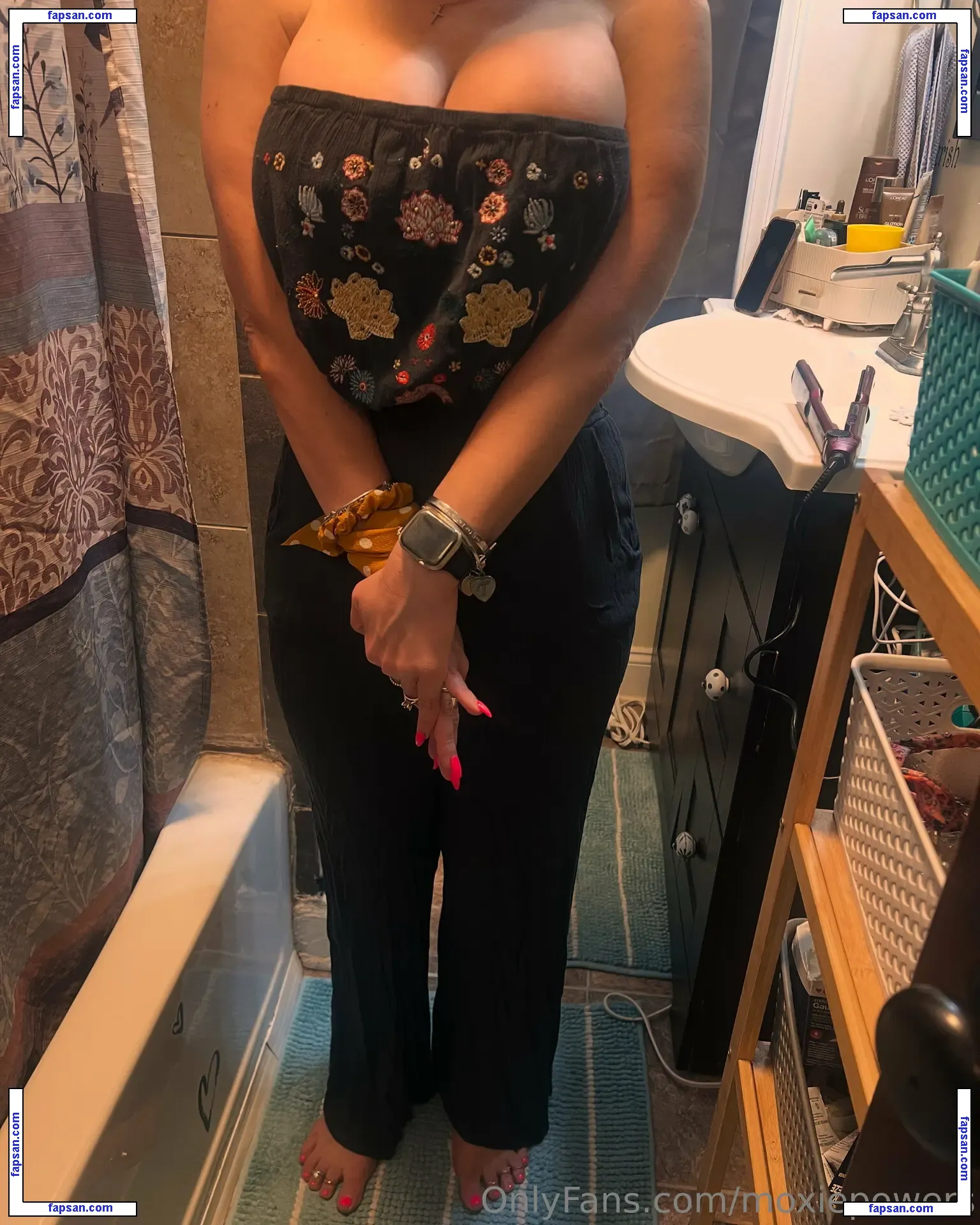 moxiepowers nude photo #0021 from OnlyFans