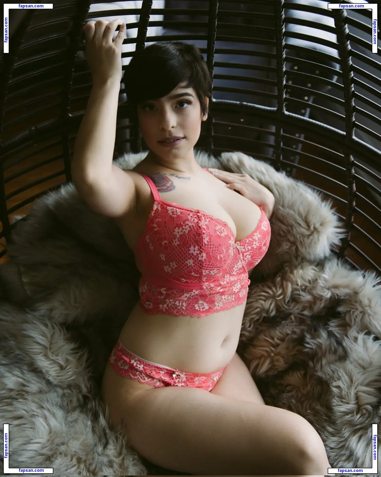 Mrs Peeny голая фото #0002 с Онлифанс