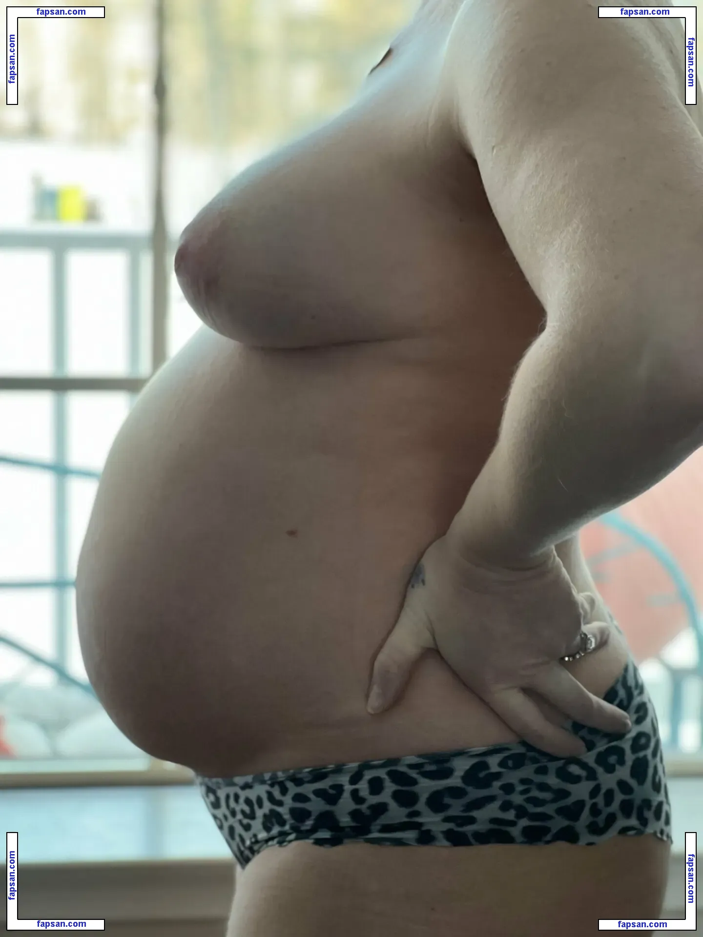 mrselliebrooks nude photo #0026 from OnlyFans
