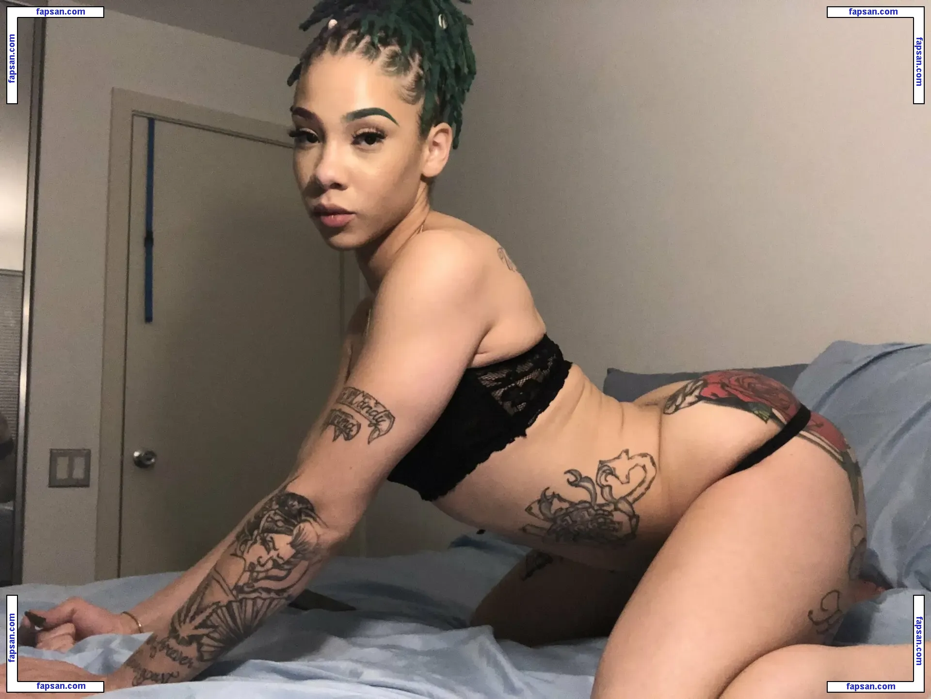 Ms Naturals nude photo #0020 from OnlyFans