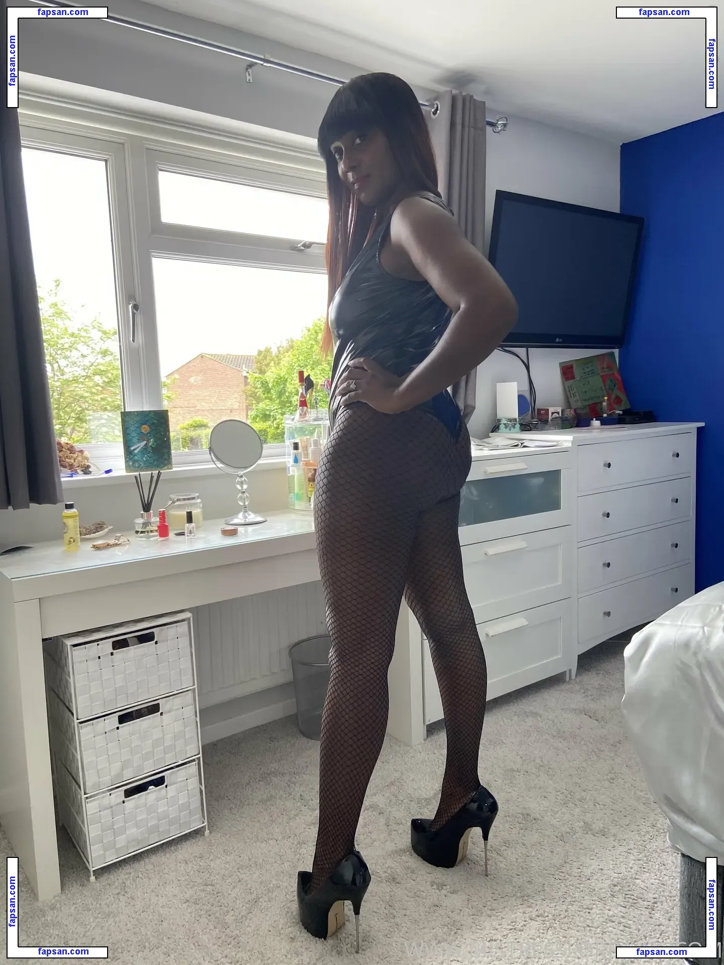 mslorraineldn nude photo #0021 from OnlyFans