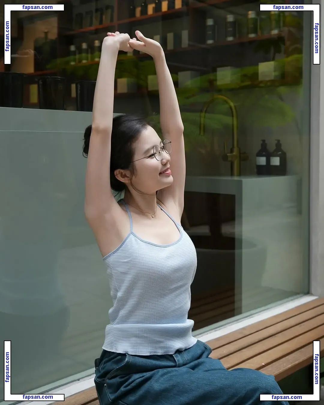 mung.yu nude photo #0002 from OnlyFans