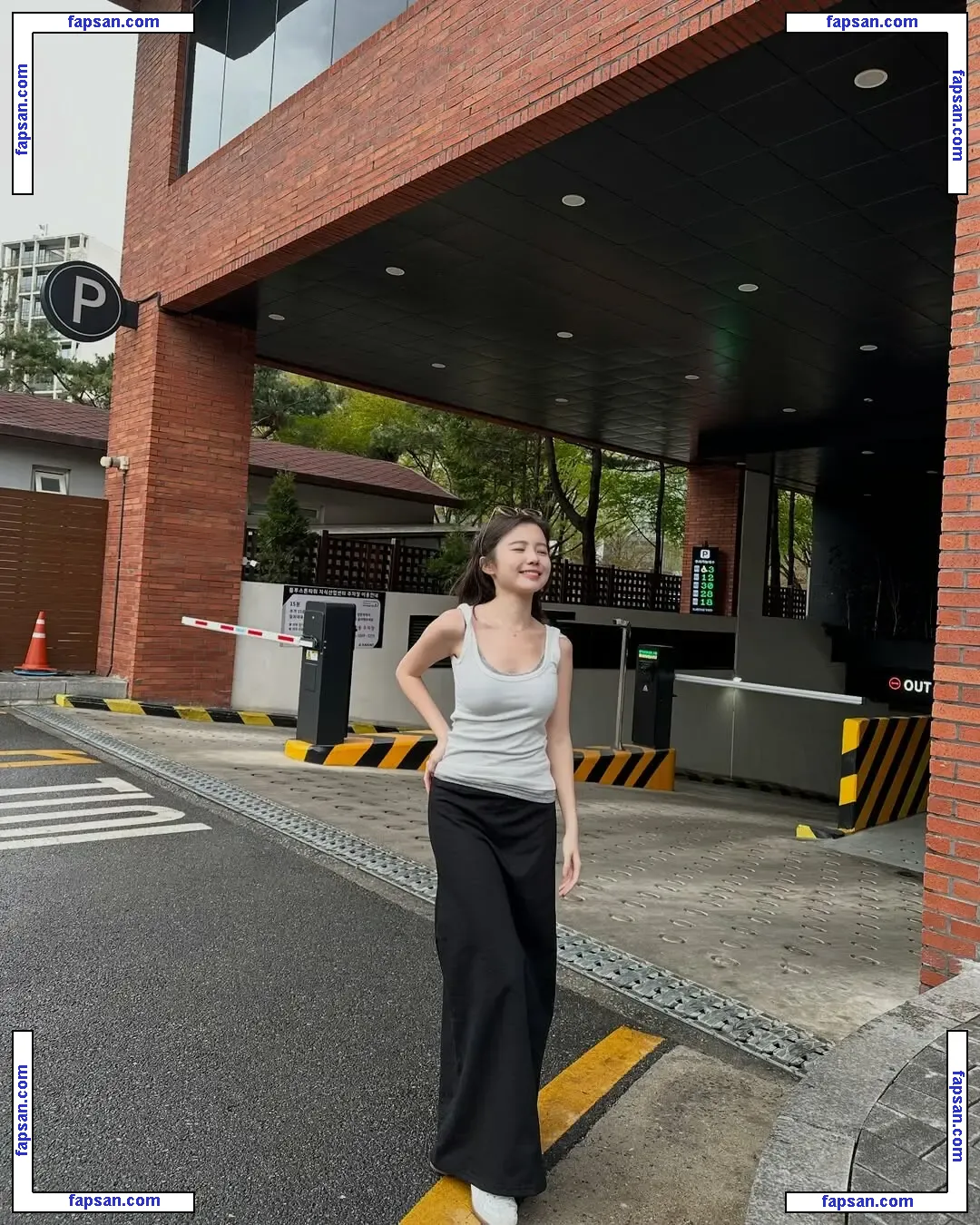 mung.yu nude photo #0012 from OnlyFans