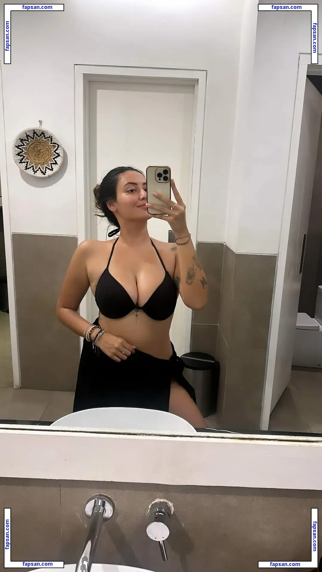 Mutiara Hazle nude photo #0001 from OnlyFans