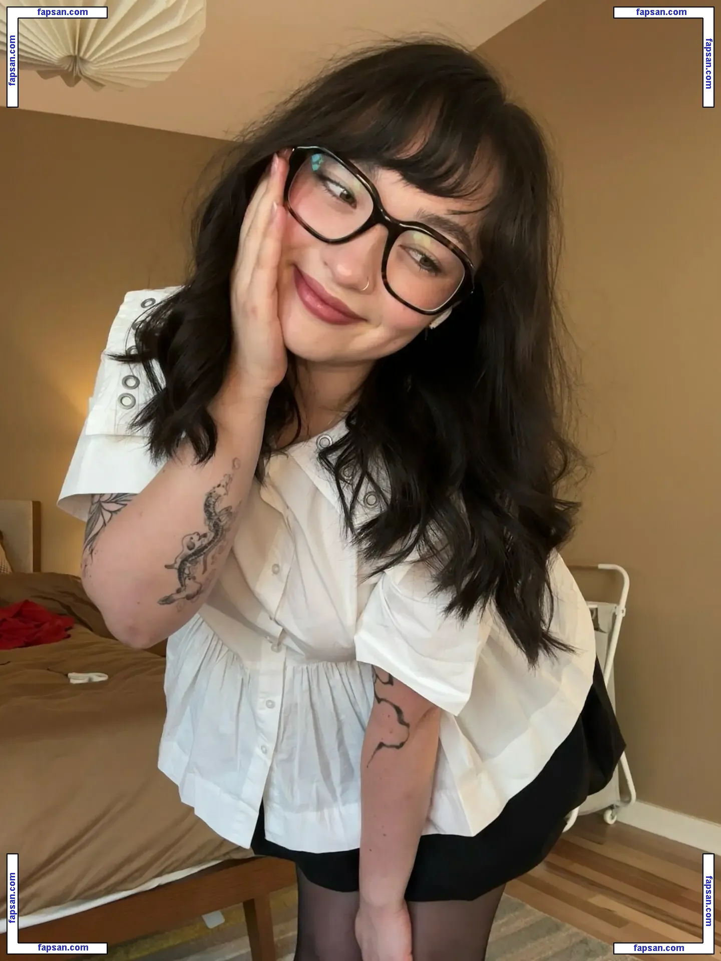 Mxmtoon голая фото #0020 с Онлифанс