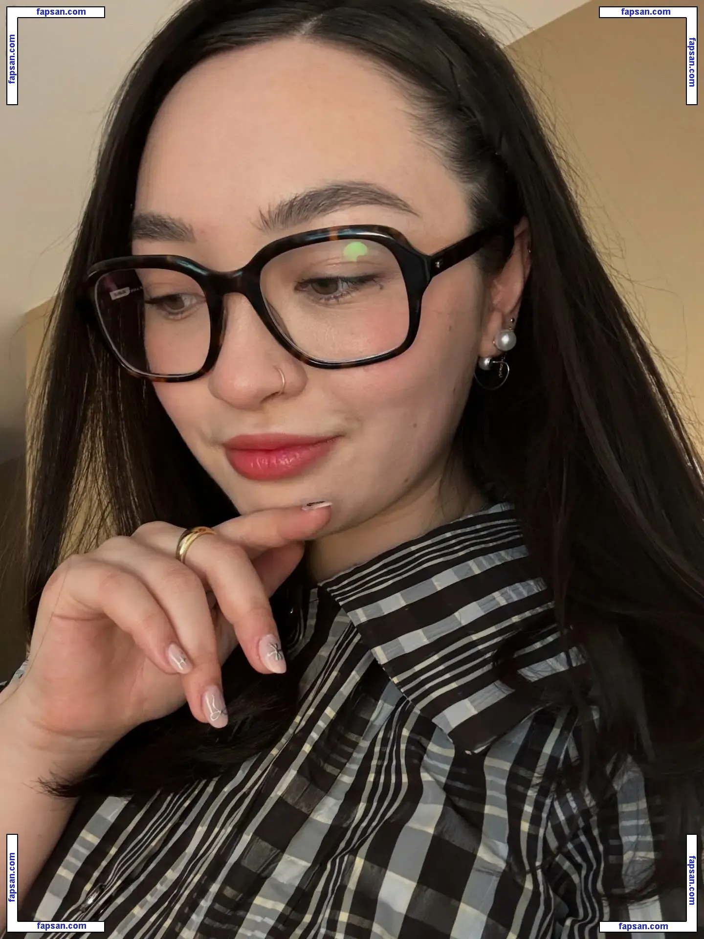 Mxmtoon голая фото #0021 с Онлифанс