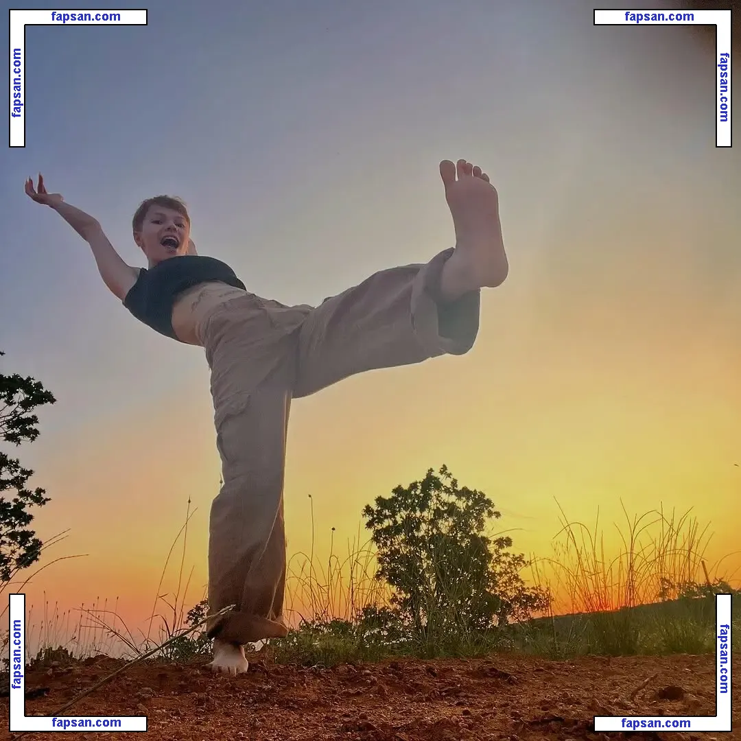 Myorenzii nude photo #0001 from OnlyFans