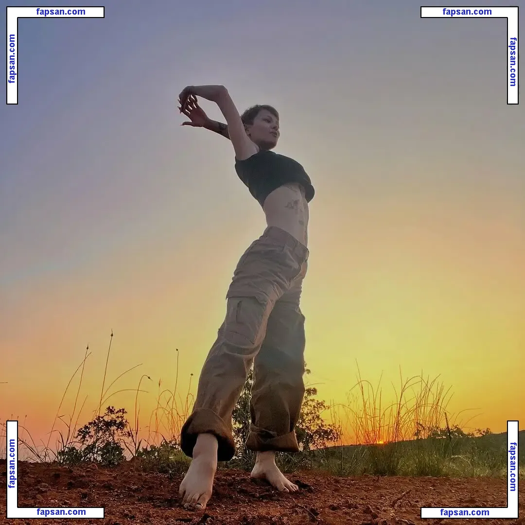 Myorenzii nude photo #0011 from OnlyFans