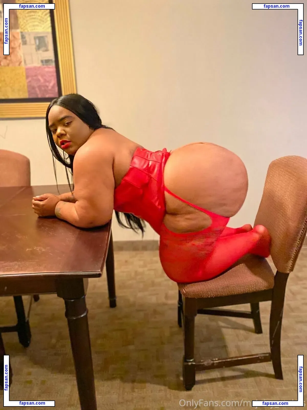 mzjuicy_stakks nude photo #0003 from OnlyFans