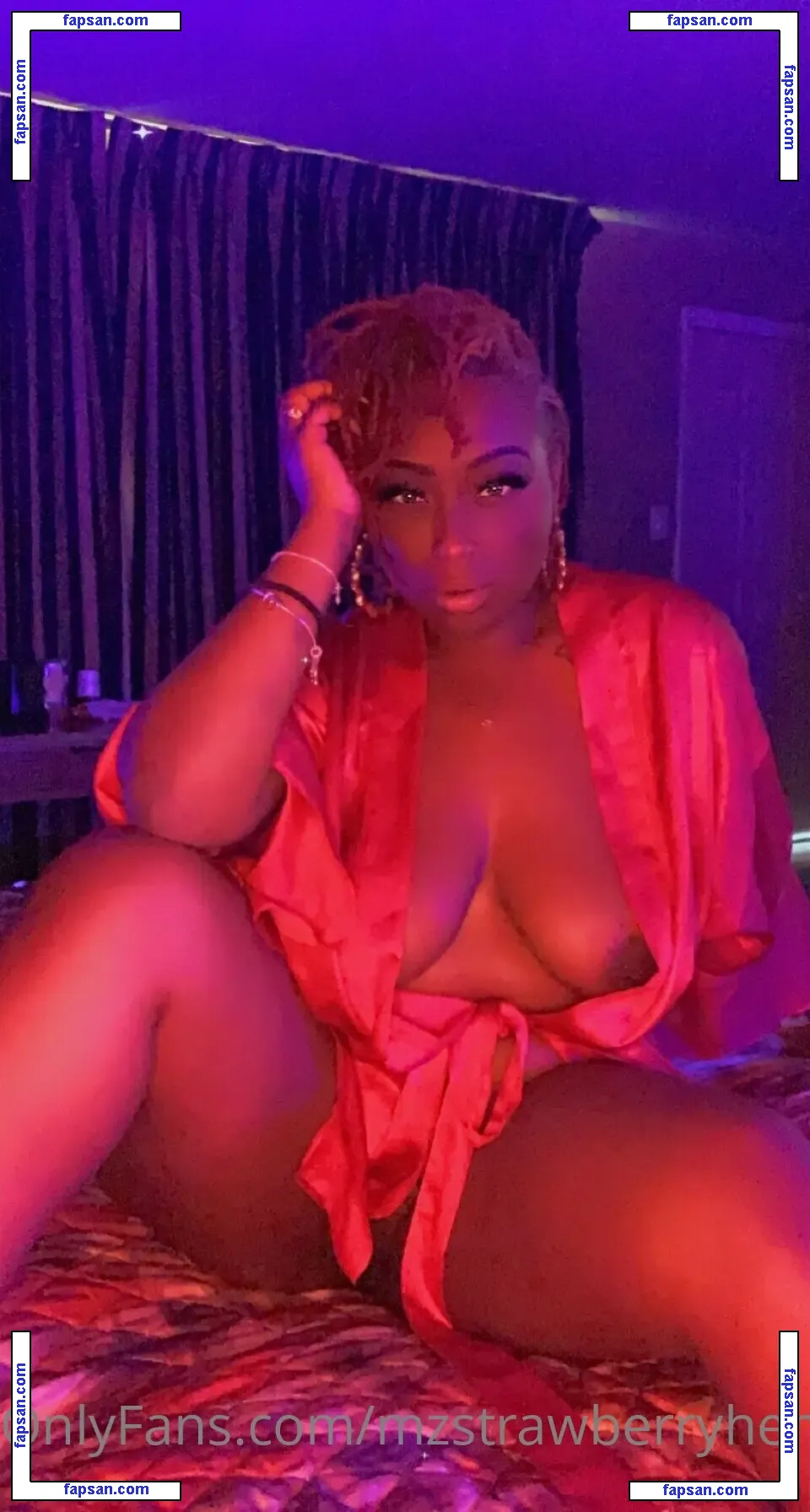 mzstrawberryhenny nude photo #0006 from OnlyFans