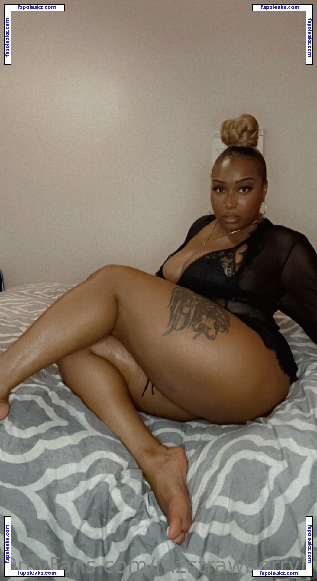 mzstrawberryhenny / mz.strawberryhennessy nude photo #0011 from OnlyFans