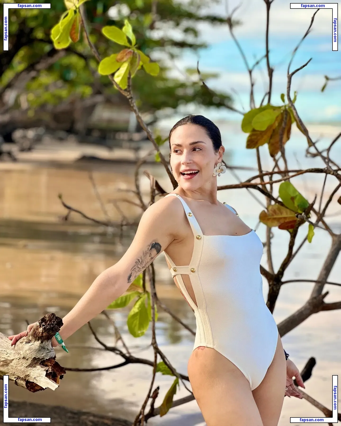Nadja Haddad nude photo #0001 from OnlyFans